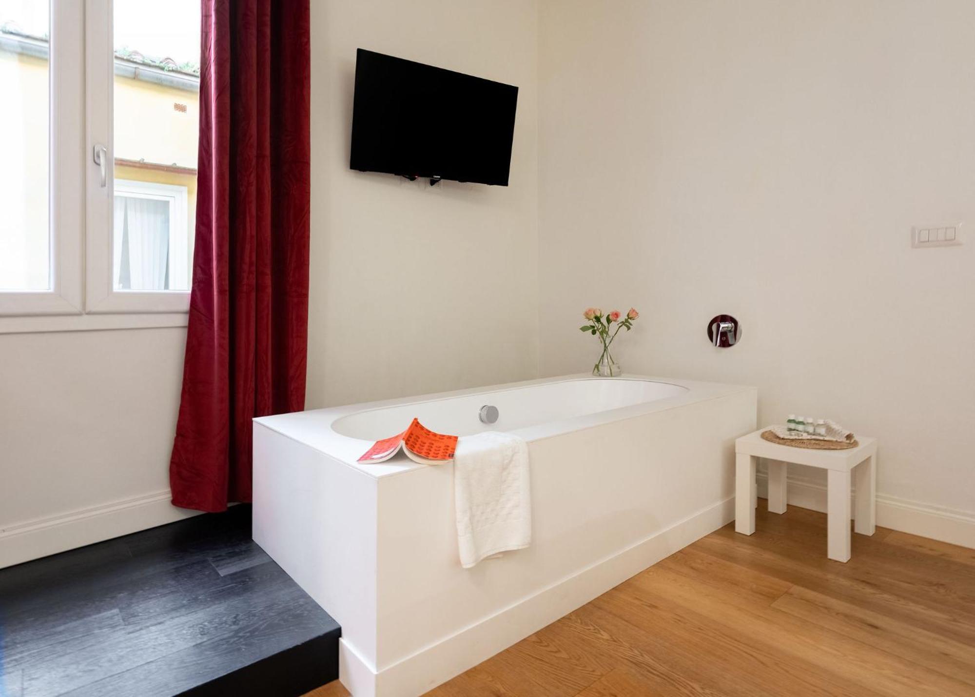 Tb-One Bedroom Luxury Apartment In The Fashion District Флоренция Экстерьер фото