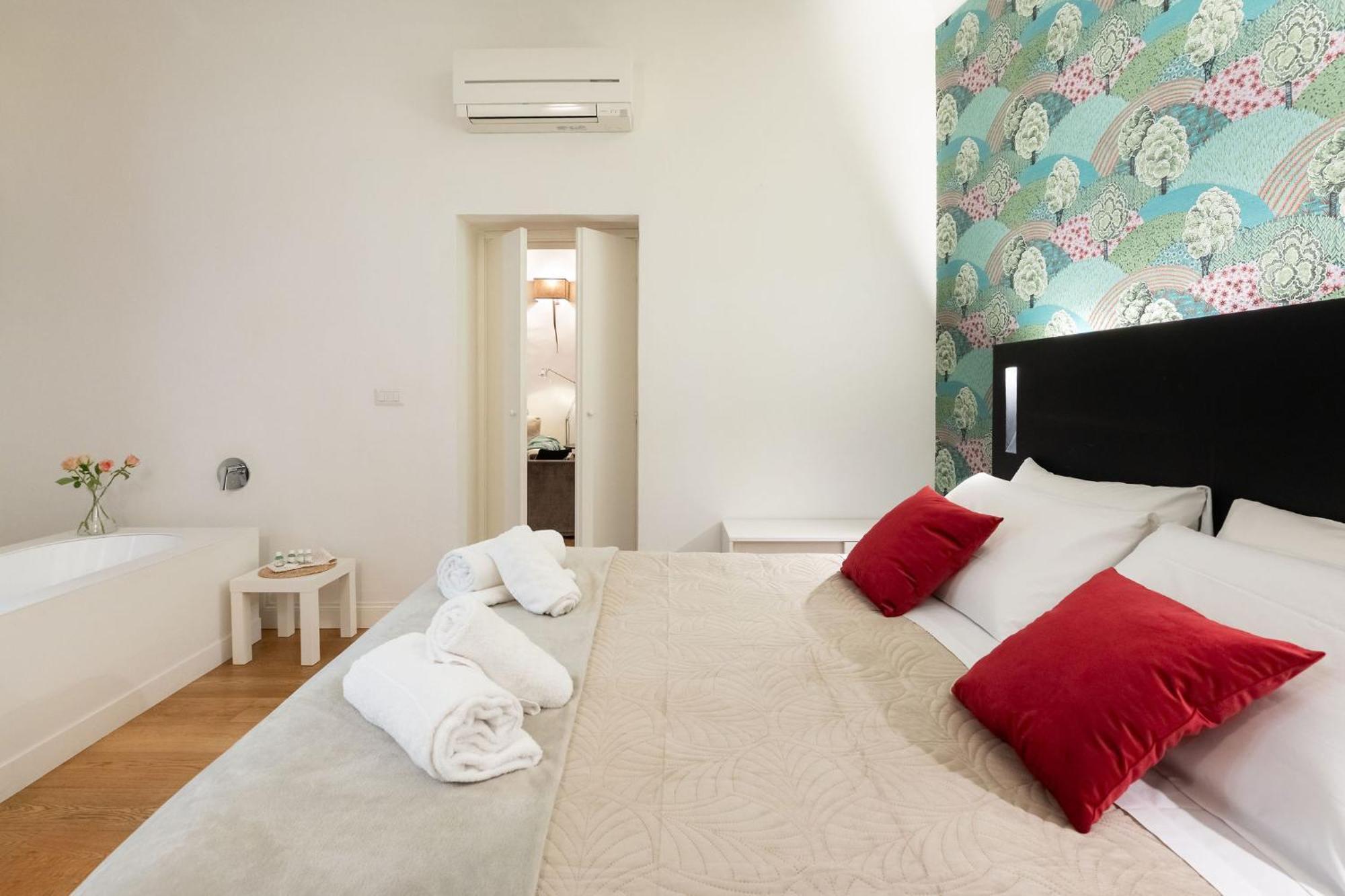 Tb-One Bedroom Luxury Apartment In The Fashion District Флоренция Экстерьер фото
