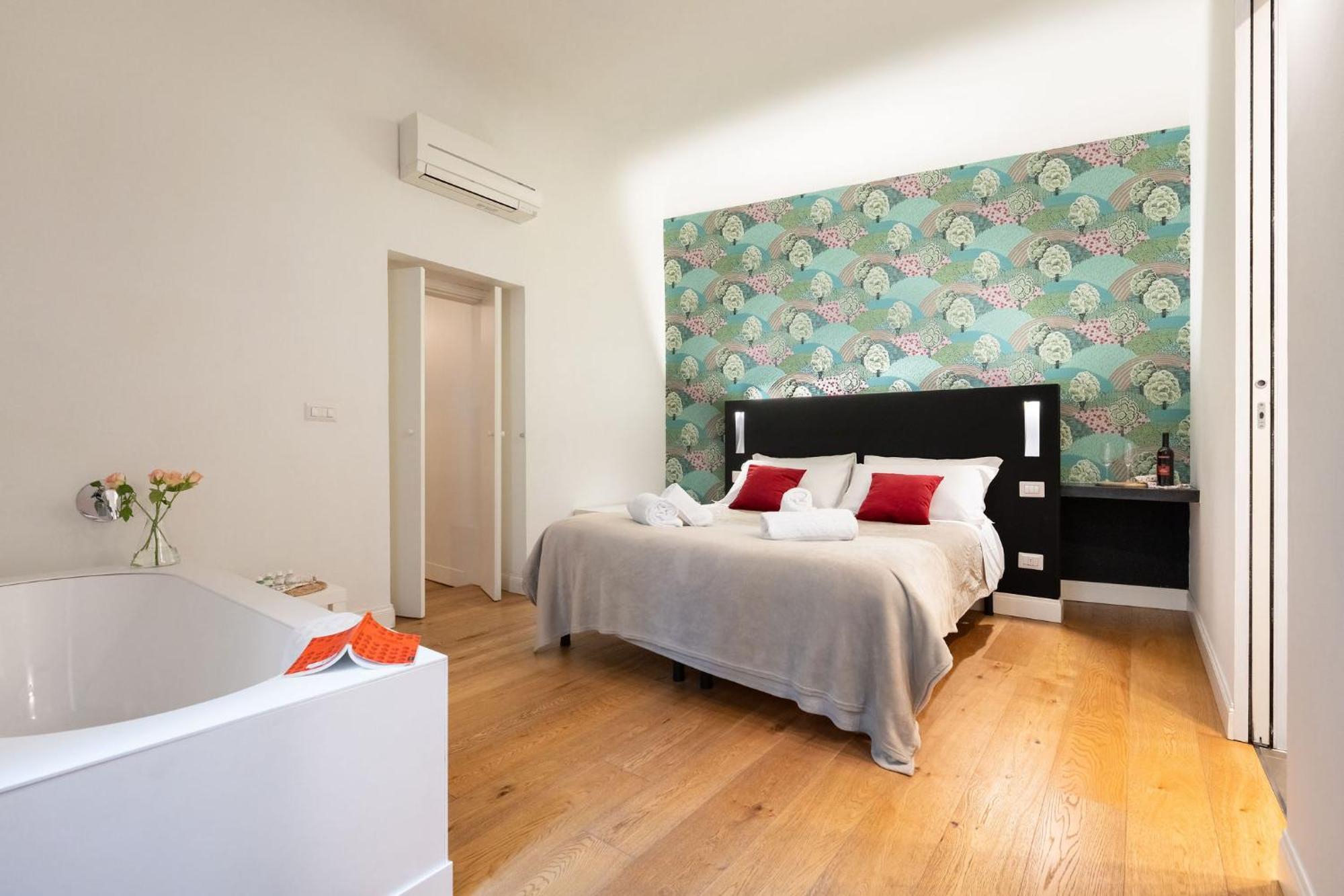 Tb-One Bedroom Luxury Apartment In The Fashion District Флоренция Экстерьер фото