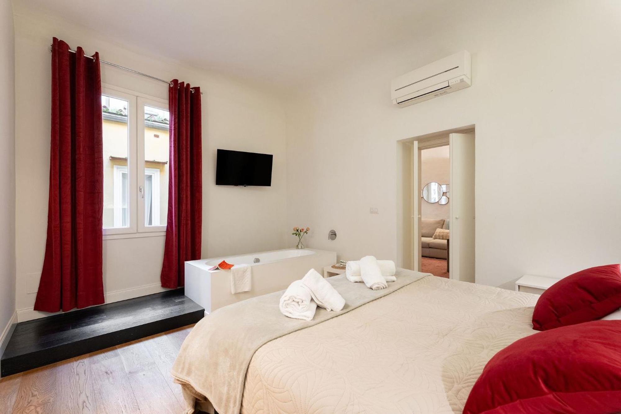Tb-One Bedroom Luxury Apartment In The Fashion District Флоренция Экстерьер фото