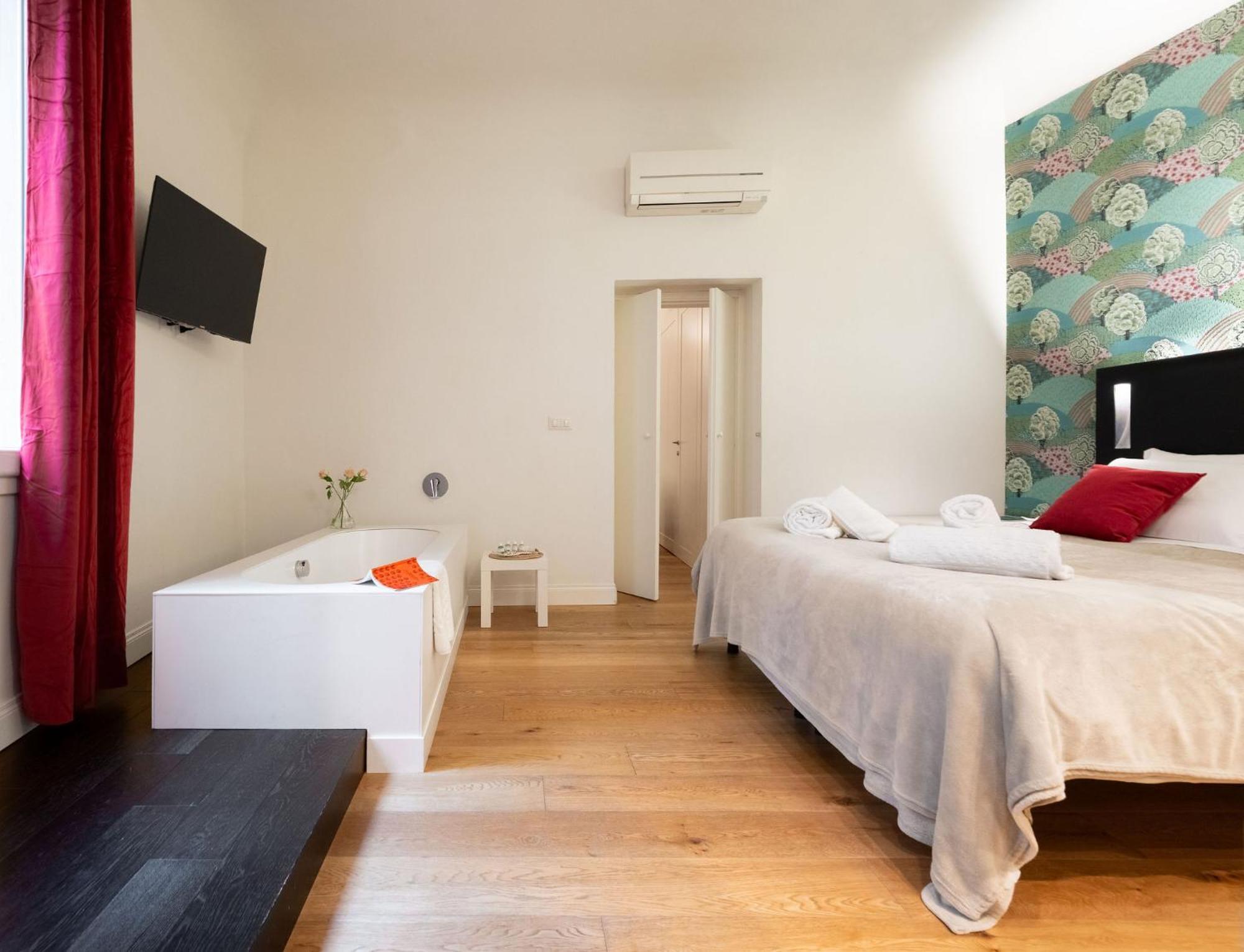 Tb-One Bedroom Luxury Apartment In The Fashion District Флоренция Экстерьер фото